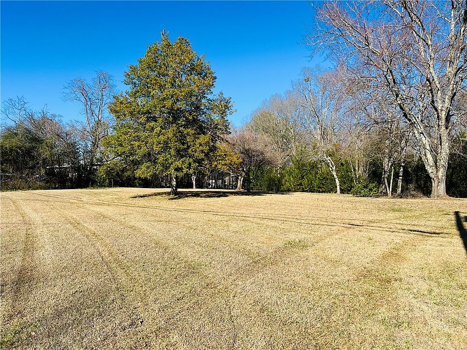 2nd image of 816 Trotter Rd