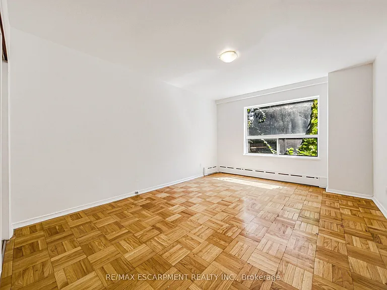 325A James St S #107 — Photo 7