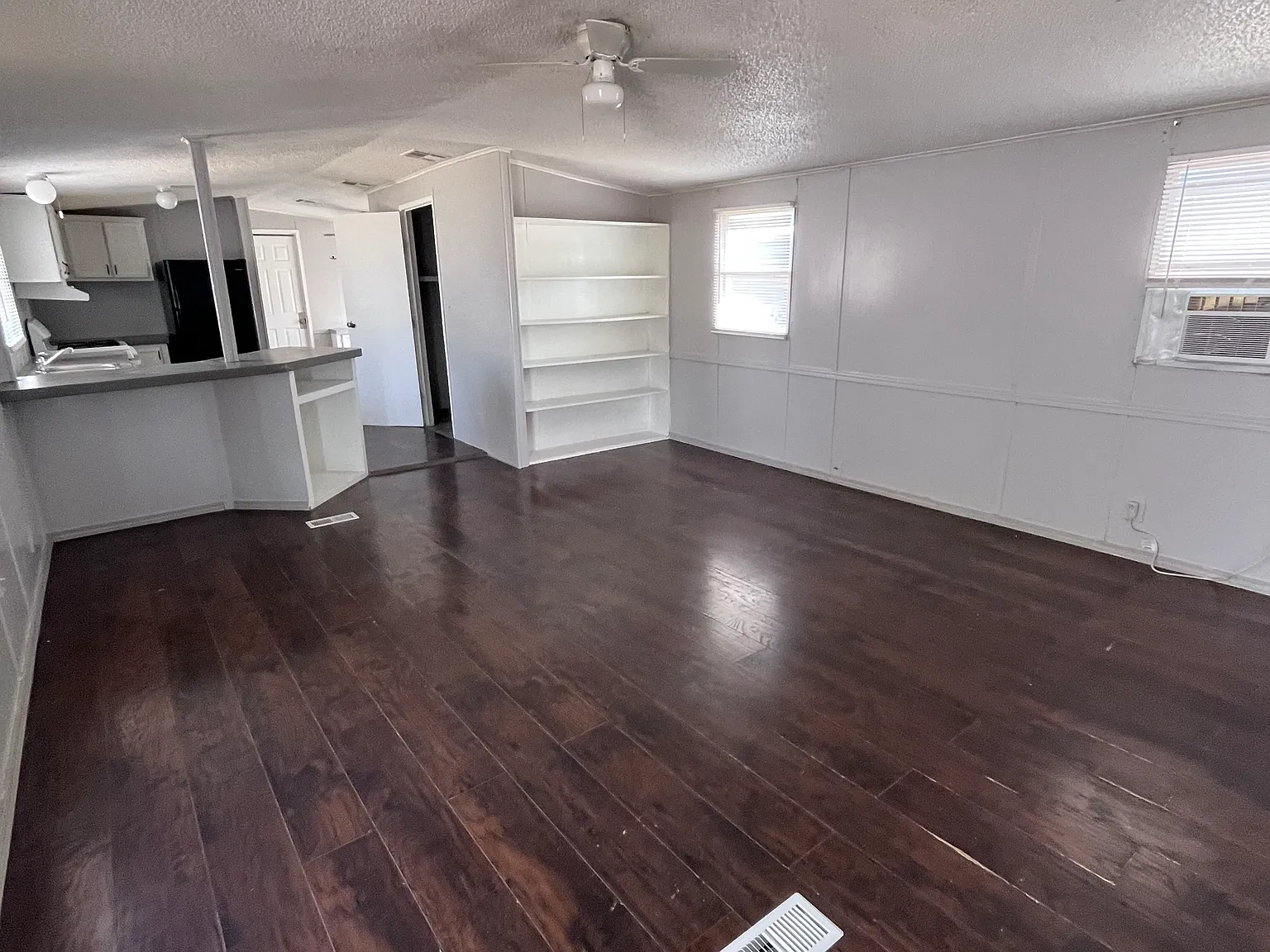 3 bed, $1,600 — Photo 2