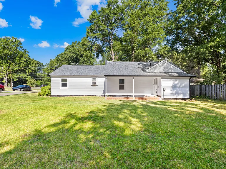 227 N Magnolia St — Photo 17