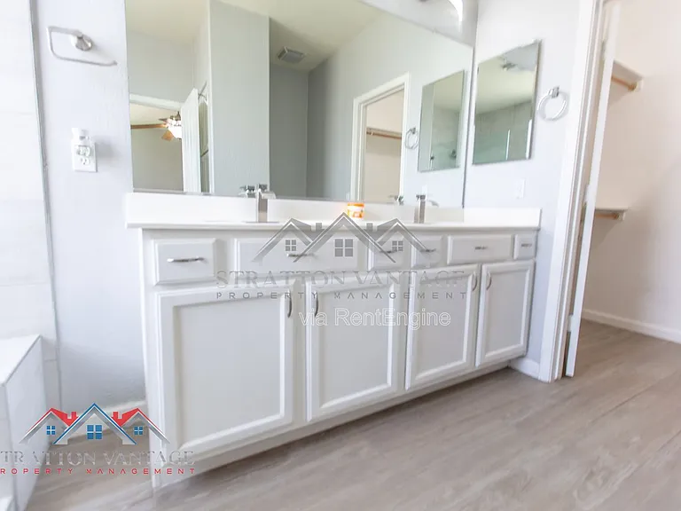 3068 E Ravenswood Dr — Photo 19