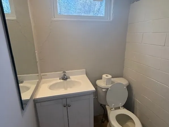 35 Roselawn Ave, Fairview Heights, IL 62208