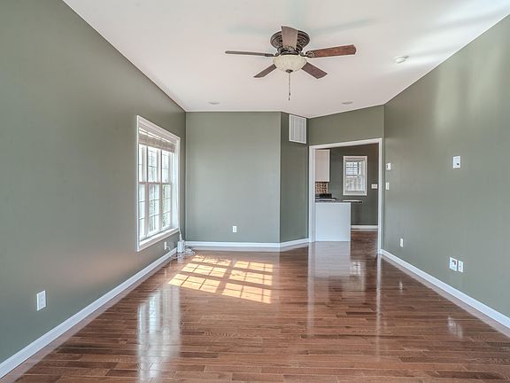 5th image of 109 Bayberry Ln