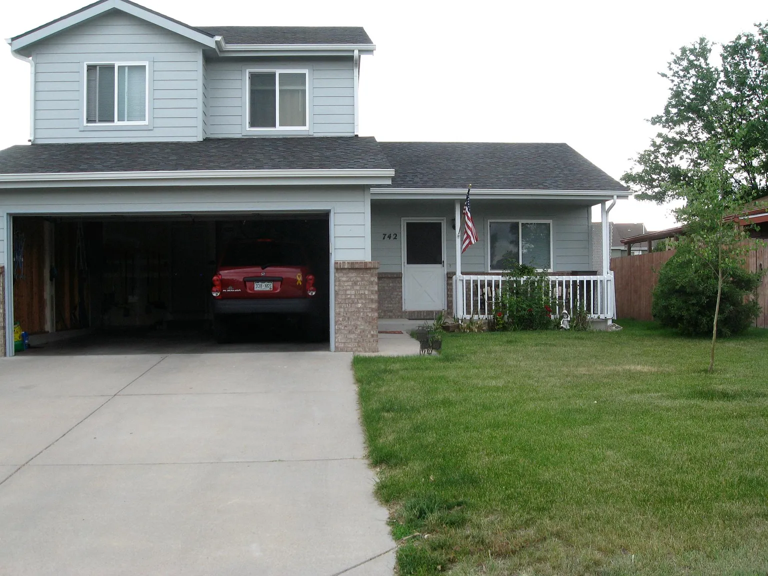 4 bed, 2.5 bath, 1800 sqft, $2,350 — Photo 1
