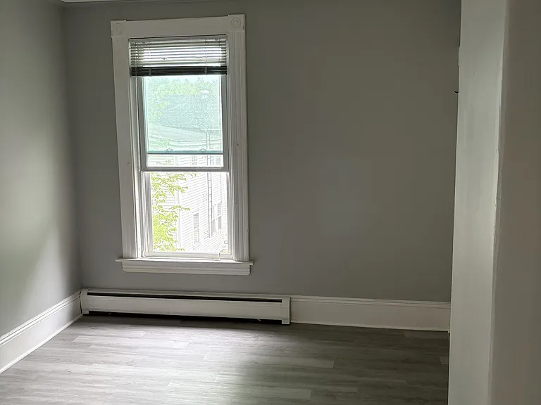 881 Main St #5 — Photo 4