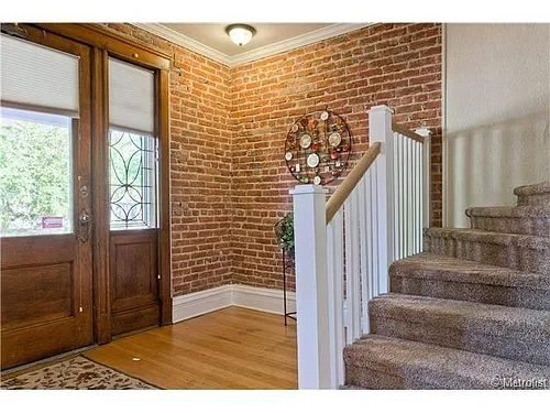1715 Vine St Photo 1