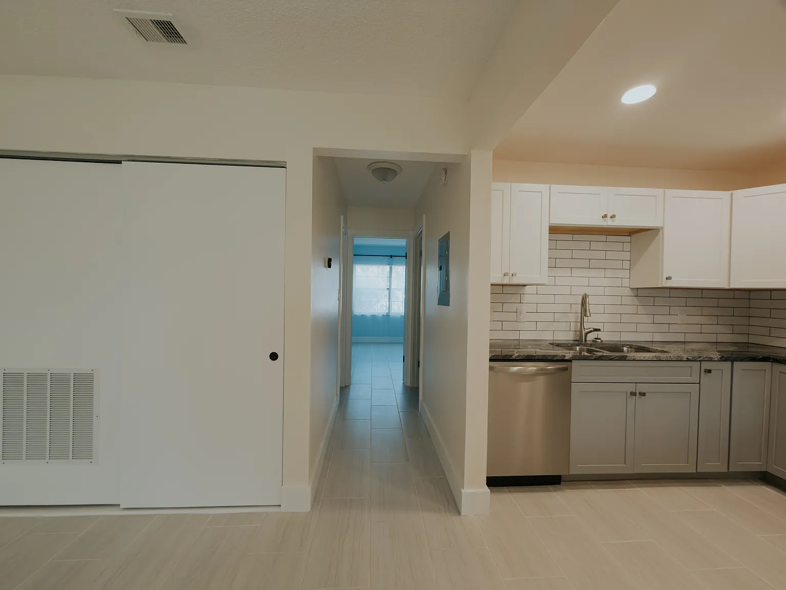 1 bed, 820 sqft, $1,900 — Photo 4