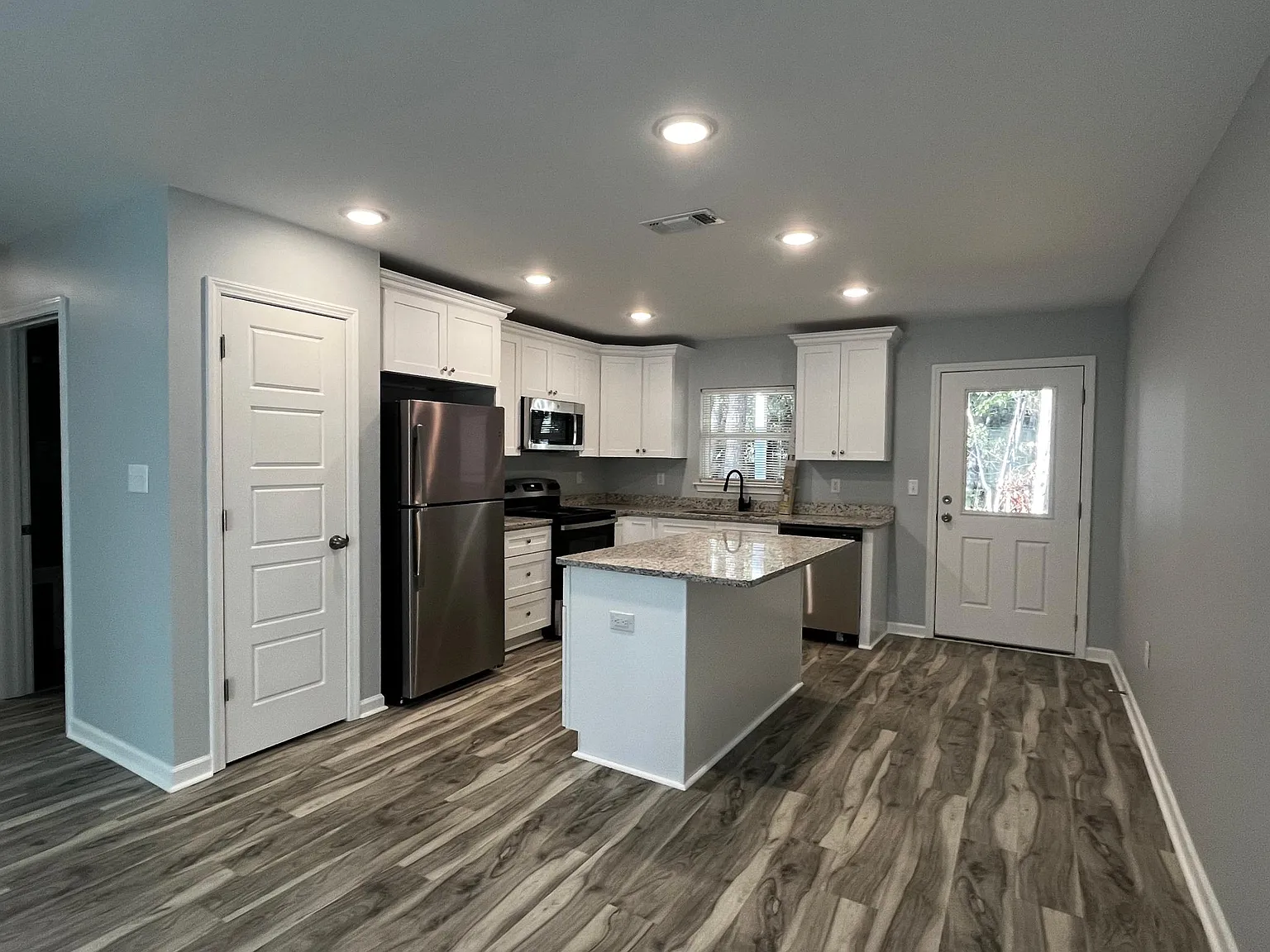 3 bed, 1450 sqft, $1,700 — Photo 4