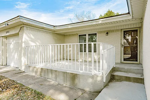 5821 Circular Dr Photo 1