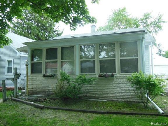 4th image of 393 W Robert Ave