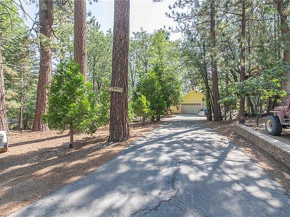 3rd image of 869 Oriole Dr