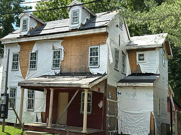 2nd image of 105 Front St