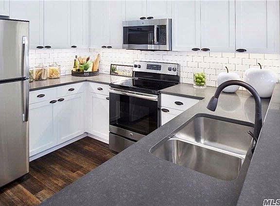 2nd image of 10 Greybarn Ln APT 323