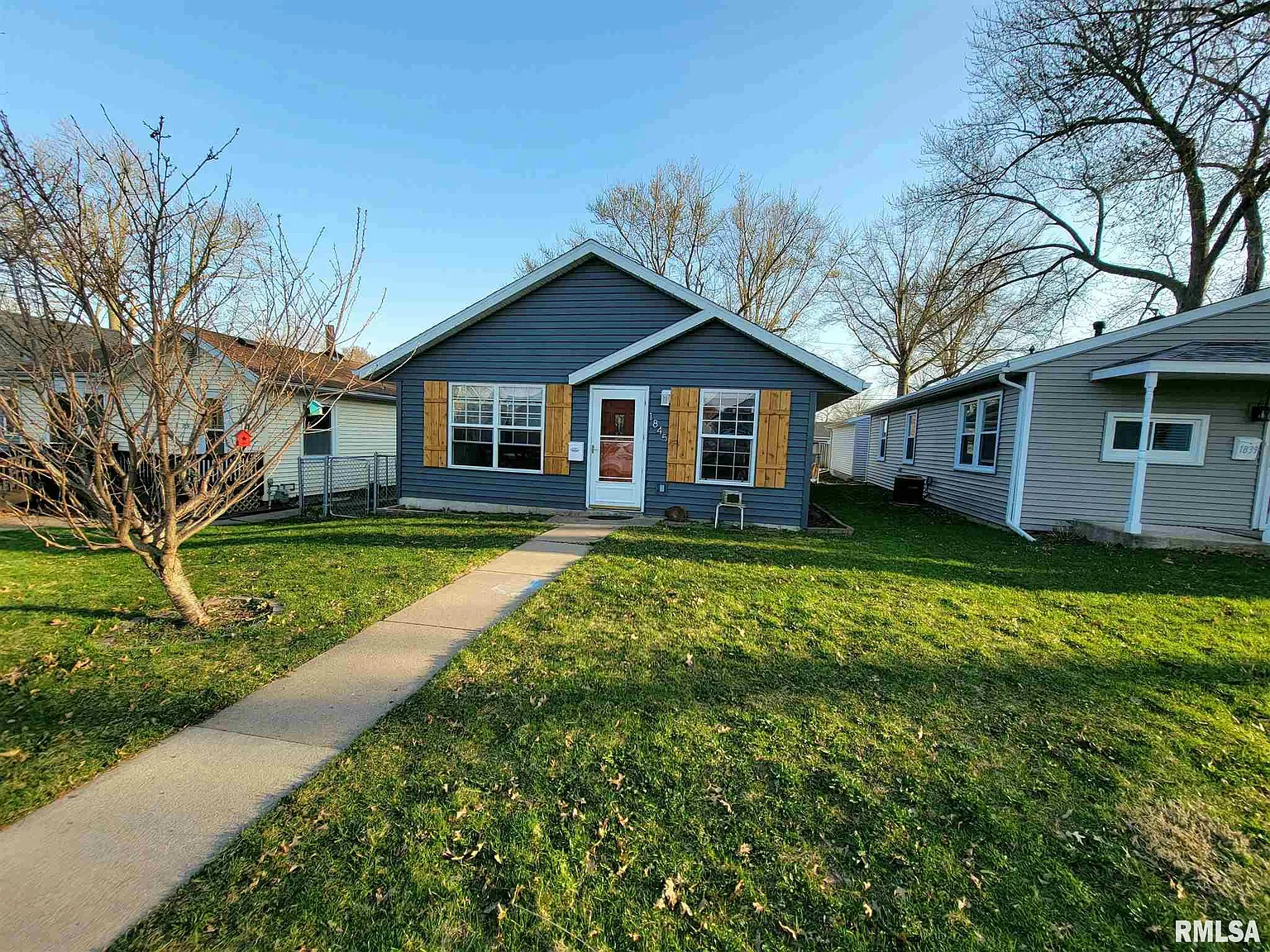 1845 Oak St photo 1