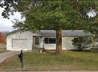 1216 Grove St, Newton, KS 67114