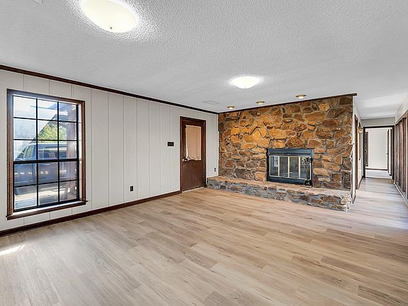 4th image of 9577 Blue Spruce Dr