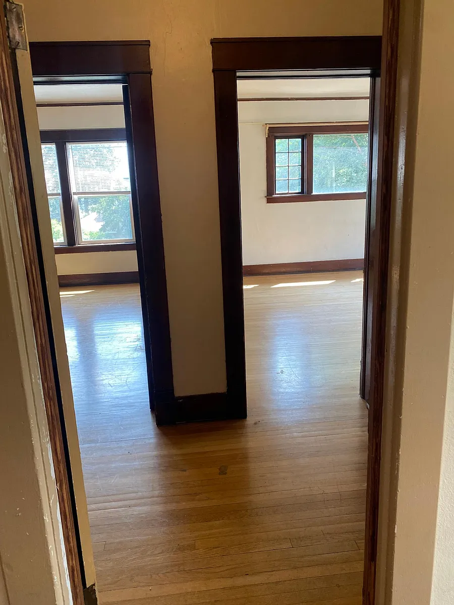 Entry to "Double Studio" - 336 S 6th St W