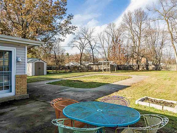 3rd image of 120 Sycamore Ln
