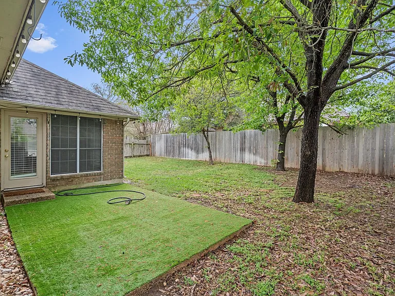 7902 Isaac Pryor Dr — Photo 30