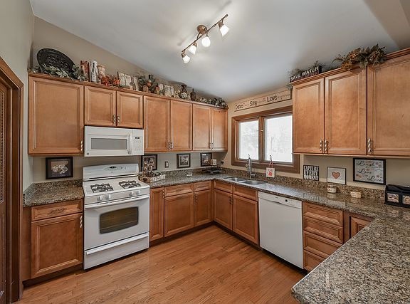 5th image of 208 Sharon Ln