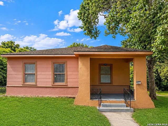 3 bed, 1.0 bath, 1384 sqft, $1,525 — Photo 1