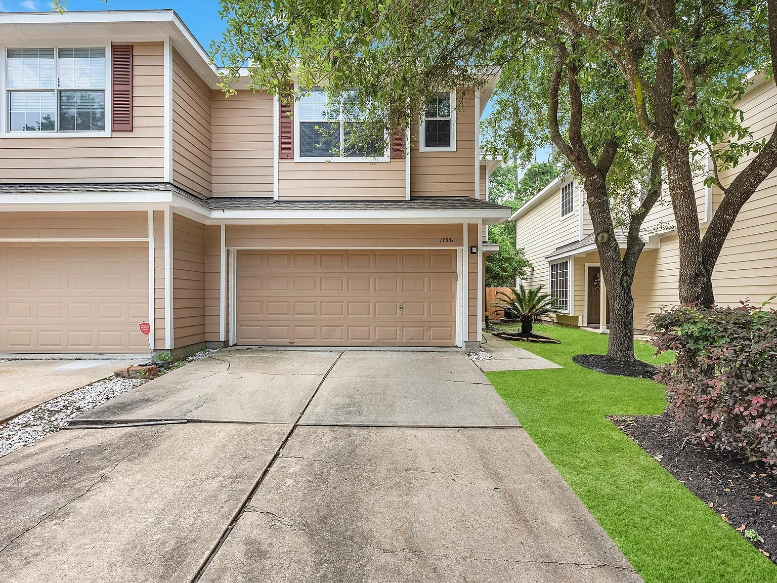 3 bed, 2.5 bath, 1459 sqft, $1,900 — Photo 3