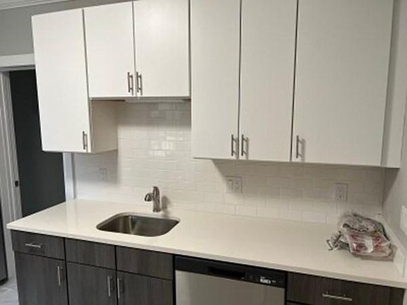 2nd image of 102 Longwood Ave #2C