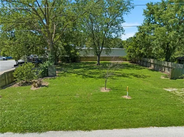 1006 S Main St #2, Bentonville, AR 72712