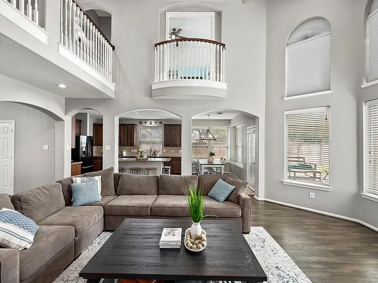 10822 Cornwall Ln — Photo 4