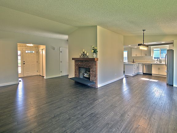4th image of 2615 147th St E