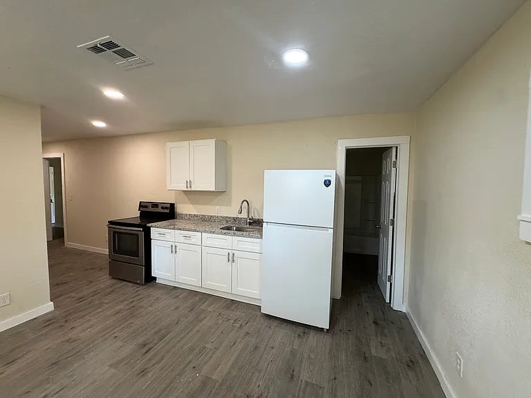 202 W Highland St #1 — Photo 13