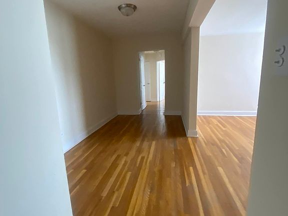 3rd image of 87-01 Midland Pkwy #5L