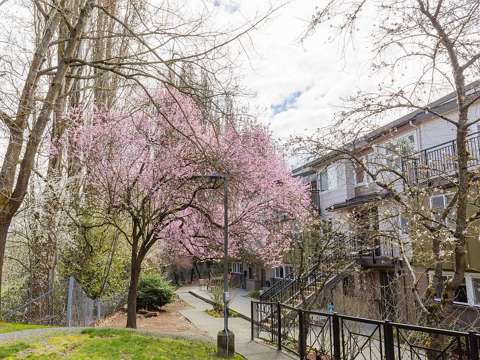 Beautiful and Well-maintained Community
