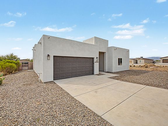 2nd image of 208 S Montgomery Pl