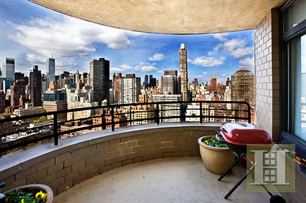 Rented by Halstead Real Estate | media 3
