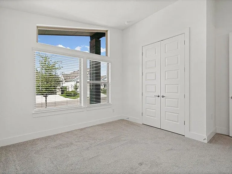 9704 Boathouse Dr — Photo 14