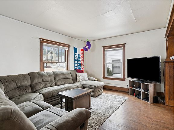 5th image of 511 S Lucas St