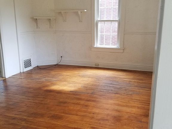 3rd image of 1815 W Ayres Ave