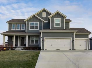 19001 Skyview Ln, Spring Hill, KS 66083