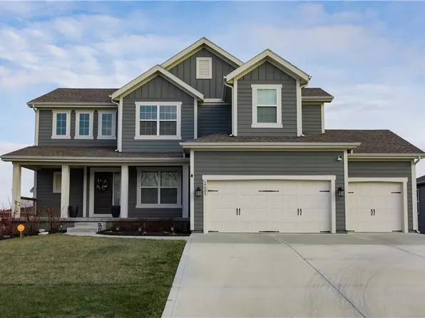 19001 Skyview Ln, Spring Hill, KS 66083