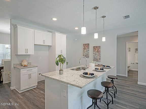 3rd image of 421 SAGO Avenue