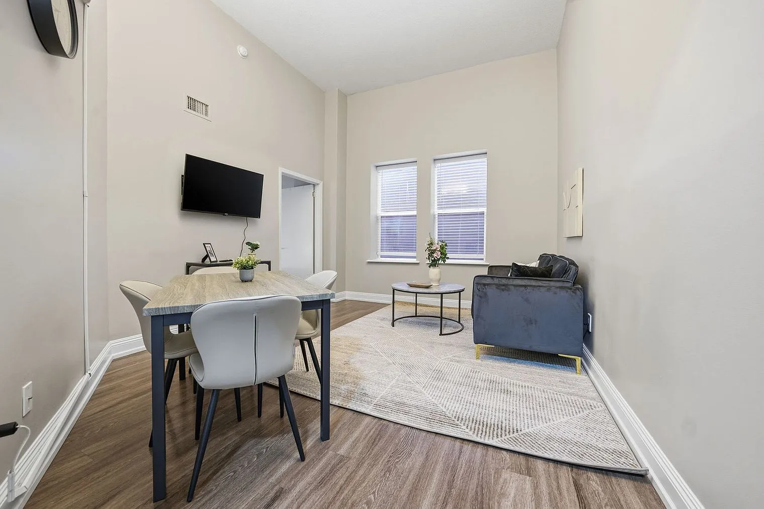 1 bed, 1.0 bath, 6996 sqft, $4,455 — Photo 4