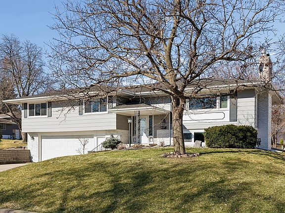2nd image of 3409 Maplewood Dr