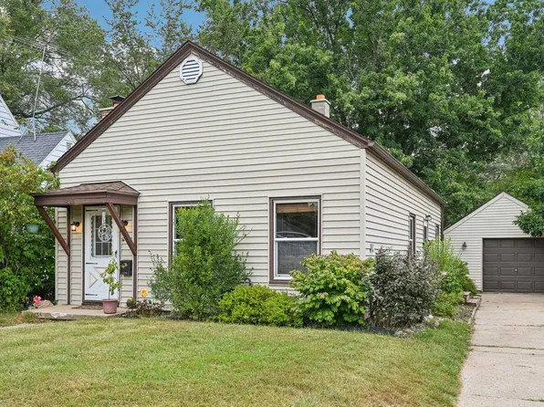 1209 W Wisconsin St, Portage, WI 53901