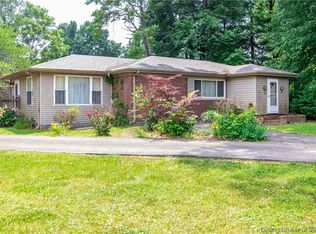 1 Hawthorne Ln, Jeffersonville, IN 47130
