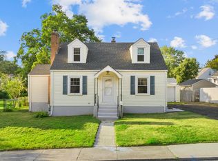 13 Lucian St, Manchester, CT 06040