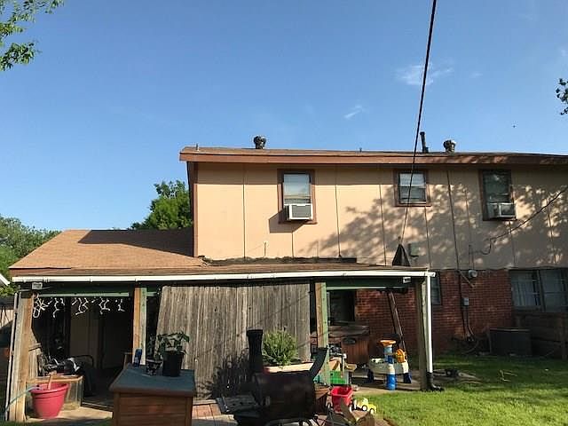 2nd image of 2415 Mark Dr