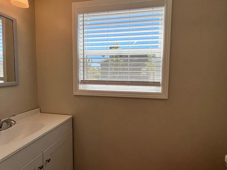 324 N Central Dr — Photo 14