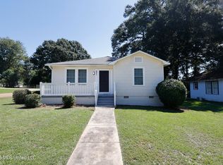 901 3rd St, McComb, MS 39648