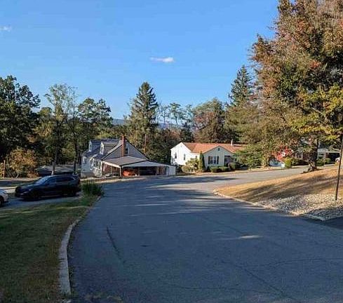 Exterior Neighborhood (street photo)